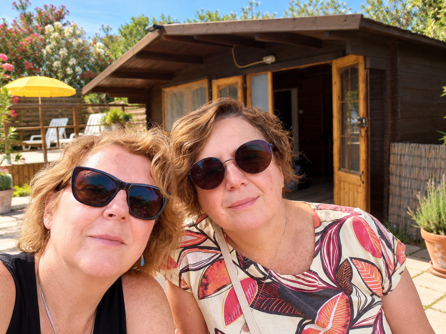 Edmée and Claudia together outside La Casita in Porches, Algarve